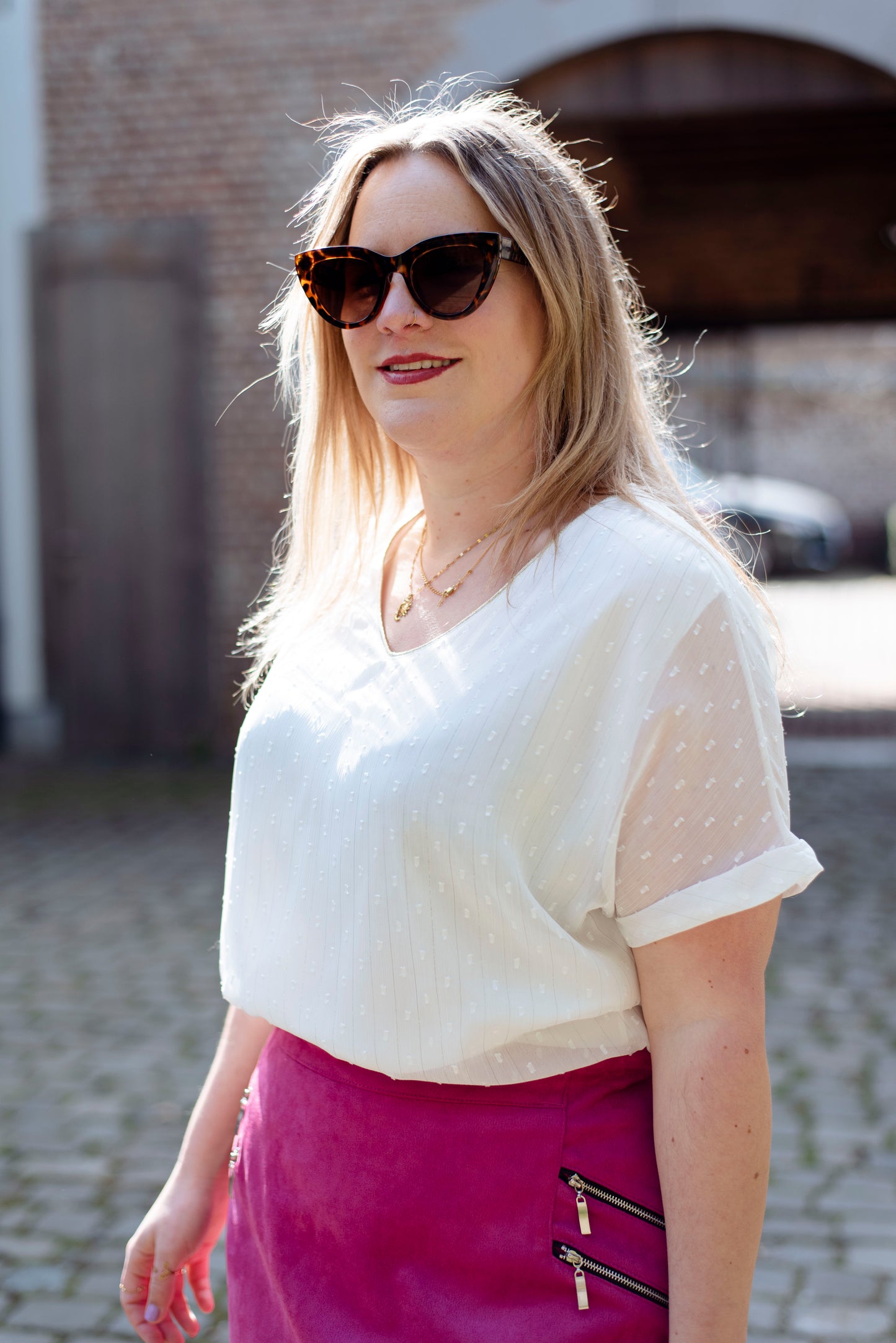 T-shirt - gouden V-hals
