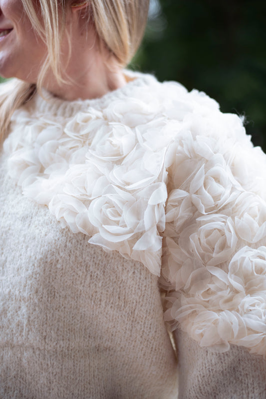 Alisson Sweater - White Roses
